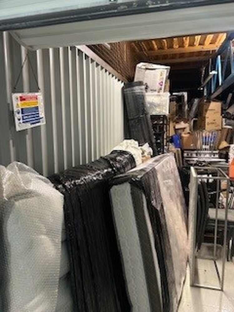 Chiswick Storage Unit auction IB-3888