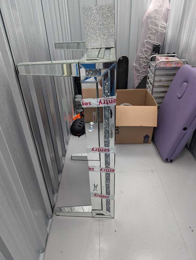 Bournemouth Storage auction IB-8313