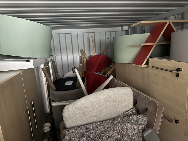 Aldershot Self storage auction IB-6105