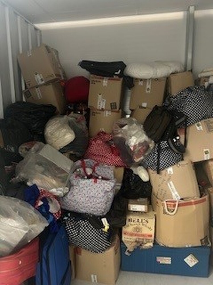 Chiswick Storage Unit auction IB-6321