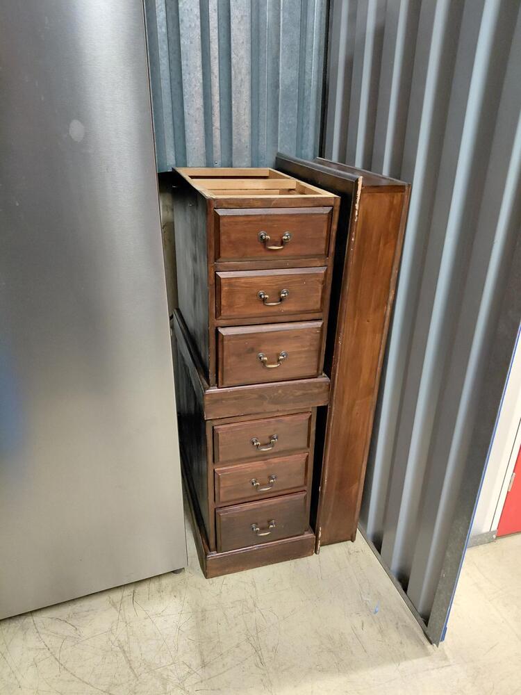 Milton Keynes Self storage unit auction IB-8439