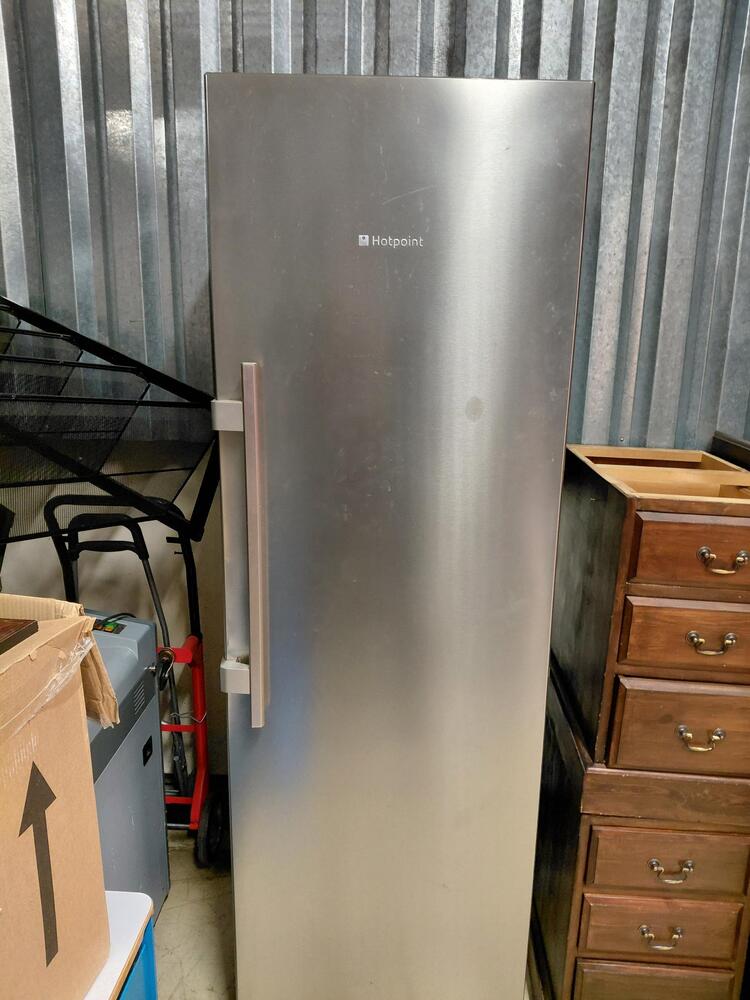 Milton Keynes Self storage auction IB-8439