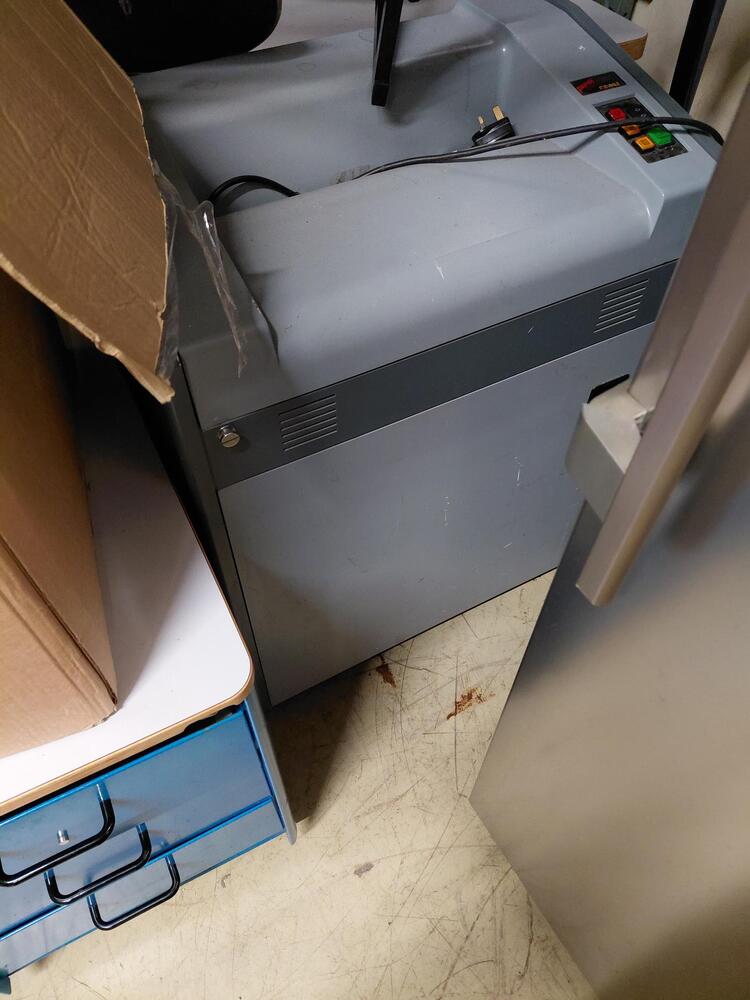 Milton Keynes storage facility unit auction IB-8439