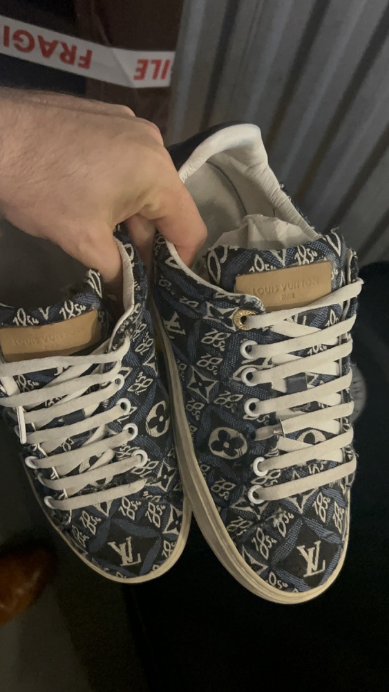 Cheam Storage Unit auction IB-2103 22