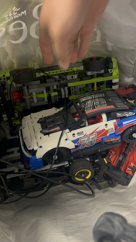 Cheam Self storage unit auction IB-2103 33