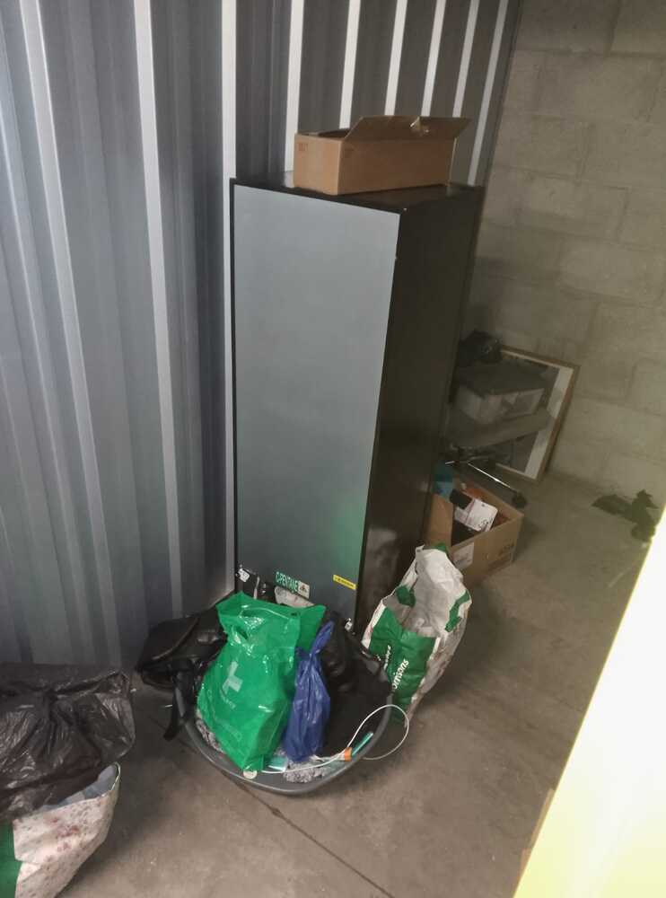 MANSFIELD storage facility unit auction IB-7477