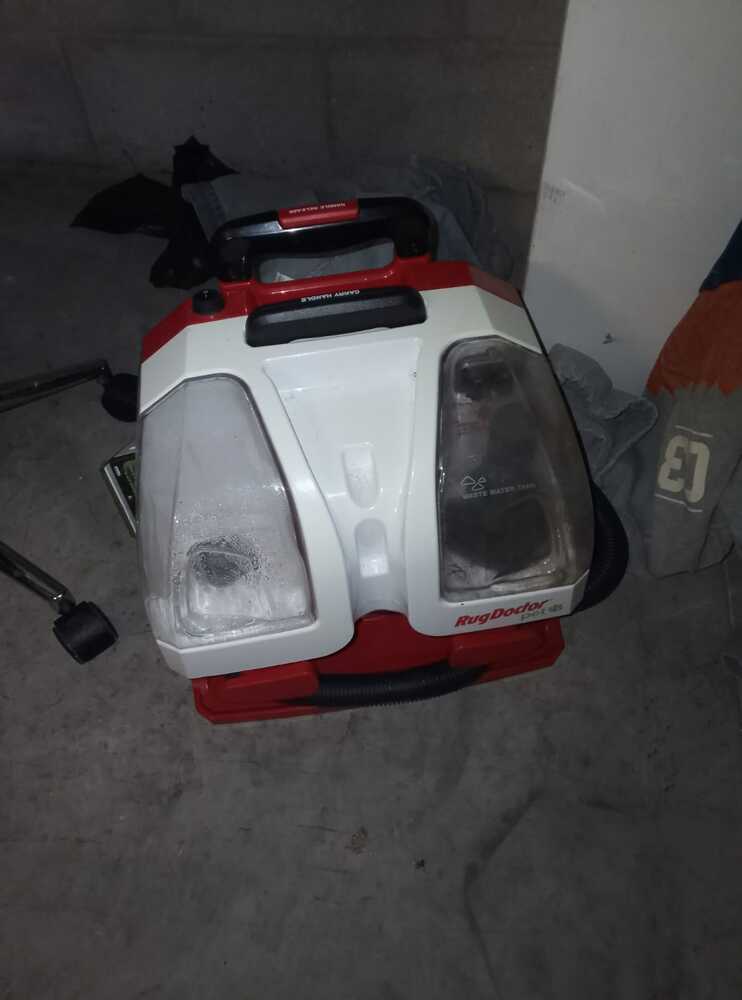 MANSFIELD storage facility unit auction IB-7477