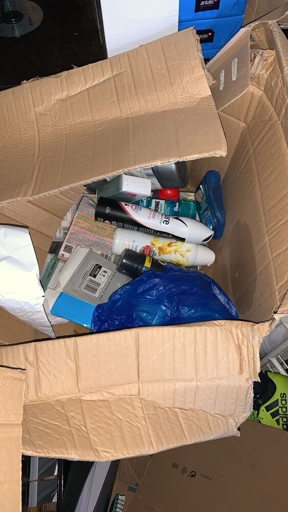 London - Ilford storage facility unit auction IB-1028