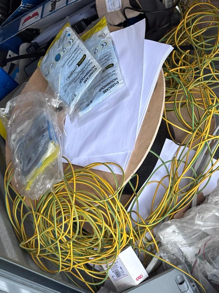 The Storage Team Leeds storage facility unit auction IB-6083