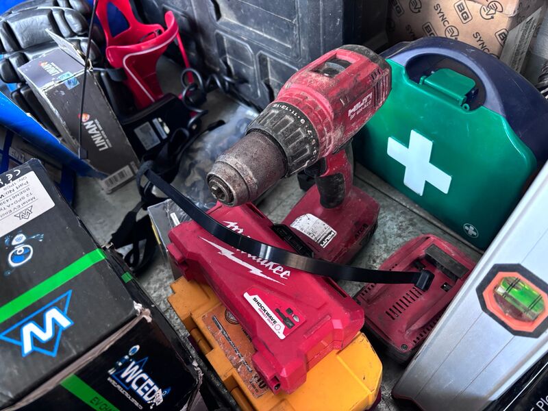 The Storage Team Leeds Storage Unit auction IB-6083 12