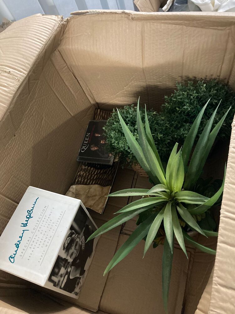 The Storage Team Leeds Self storage unit auction IB-7673 23