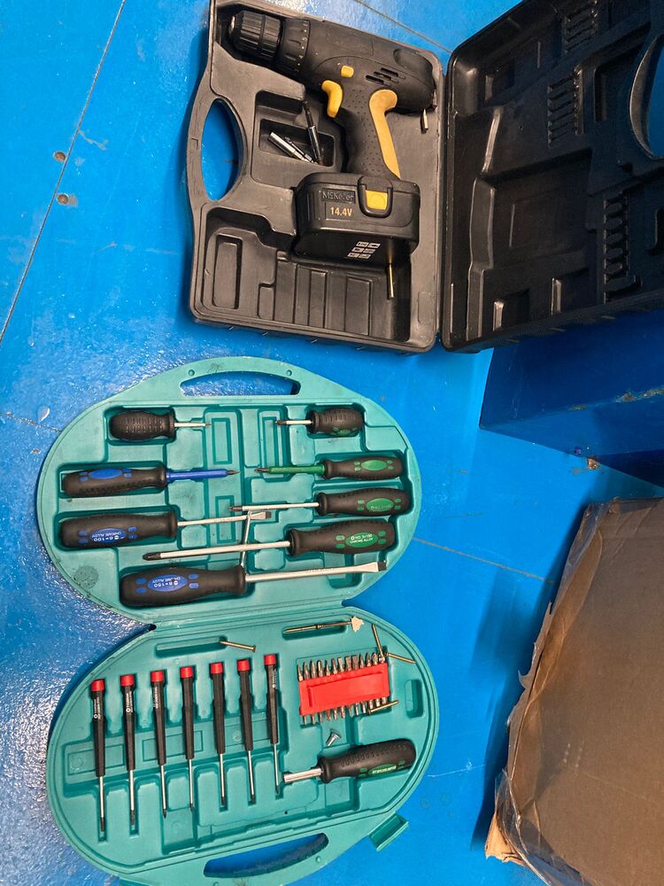 The Storage Team Leeds Storage Unit auction IB-7673 22