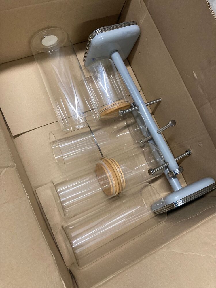 The Storage Team Leeds Storage Unit auction IB-7673 82