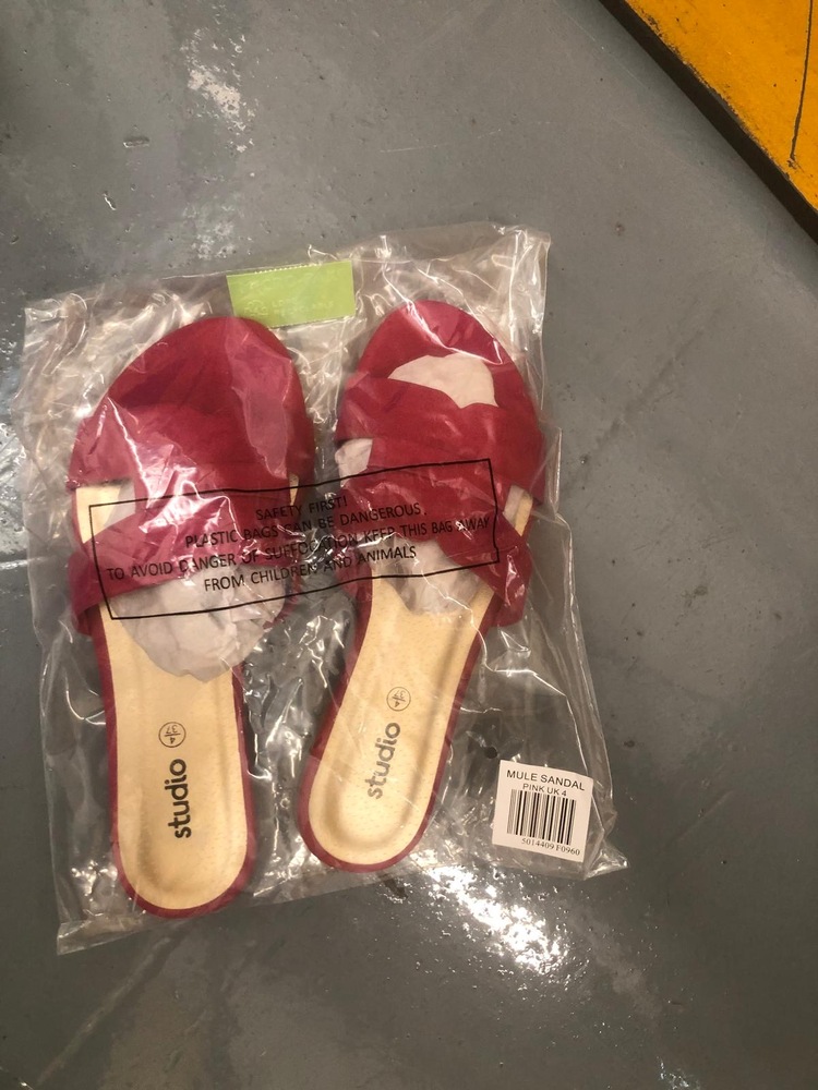 Staples Corner Storage auction IB-5823 10