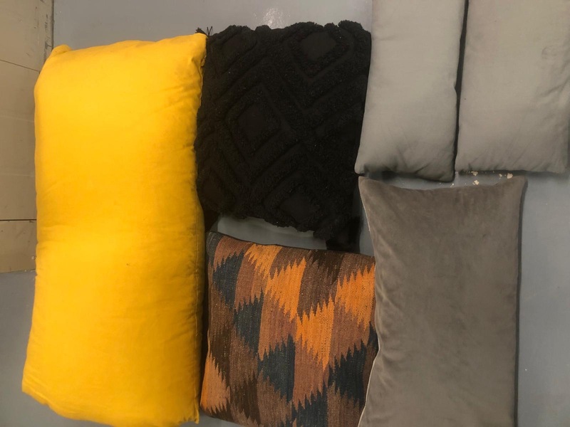 Holloway Rd Self storage unit auction IB-8557