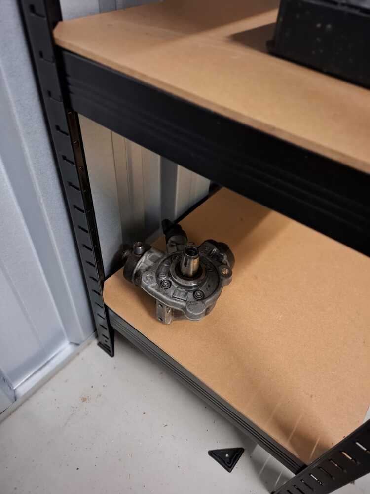 BURNLEY Storage auction IB-1213