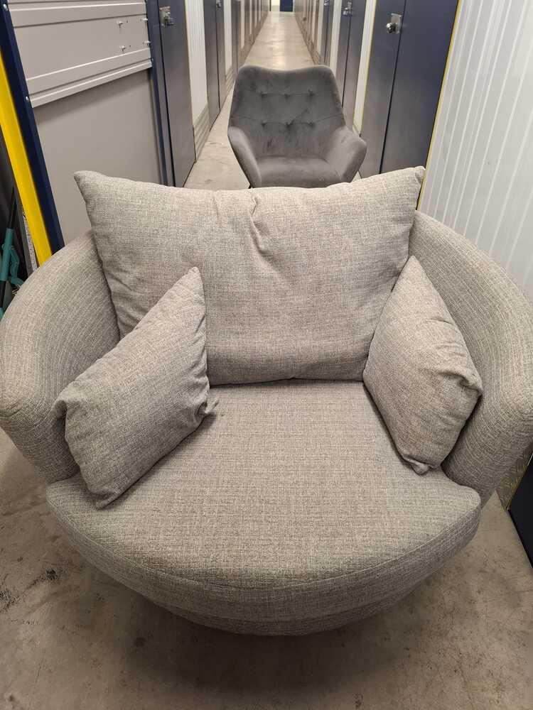 BURNLEY Self storage unit auction IB-6747