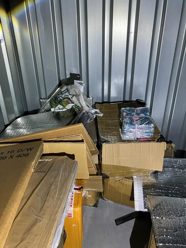 Storebox Stratford Storage auction IB-8756