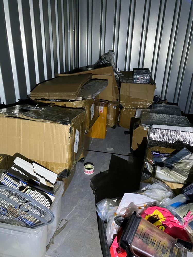 Storebox Stratford Storage auction IB-8756