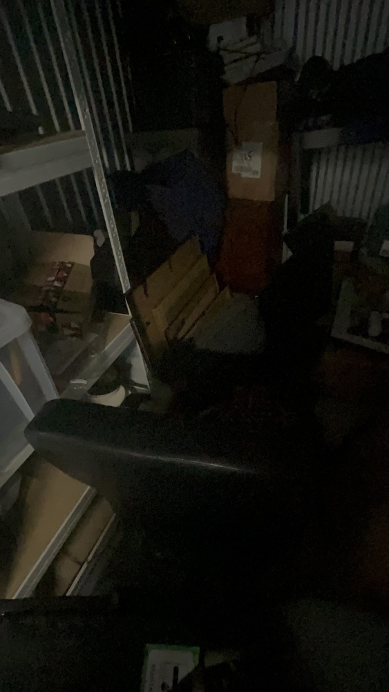 Reading Storage Unit auction IB-2694 32