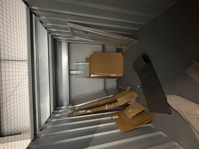 Storage King Heathrow Self storage auction IB-1230