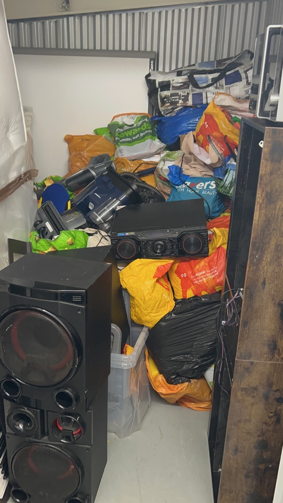 Orpington  Self storage auction IB-2433