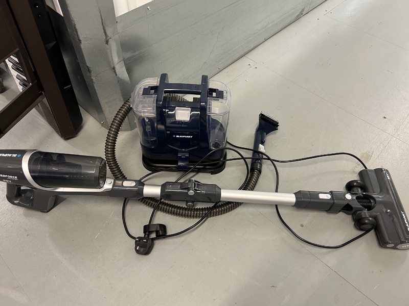 Orpington  Storage Unit auction IB-2433 12