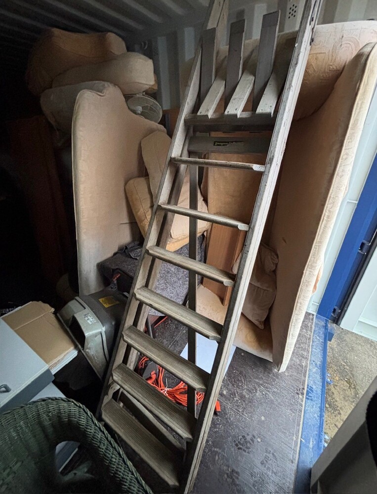 Horsham Storage auction IB-8401