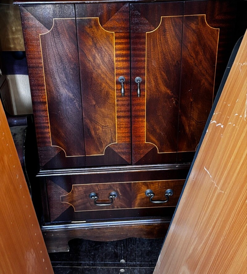 Horsham Self storage auction IB-8401