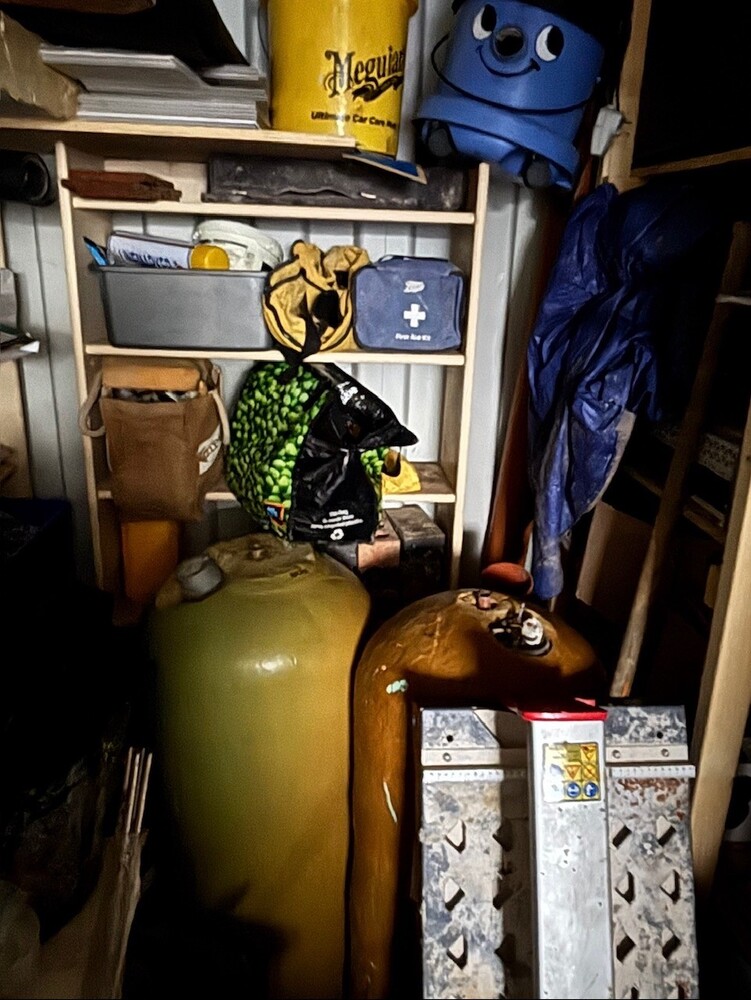 Horsham Storage auction IB-9621