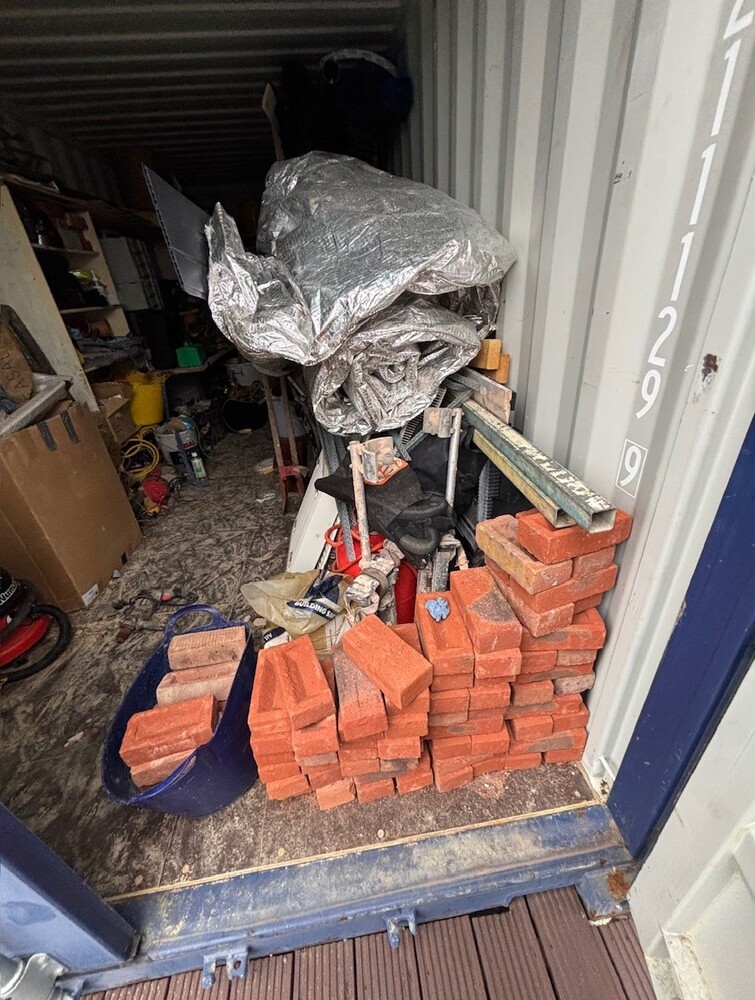 Horsham Self storage unit auction IB-9621