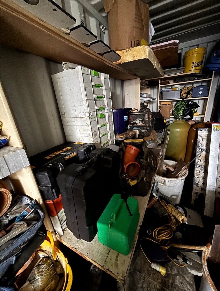 Horsham Self storage unit auction IB-9621