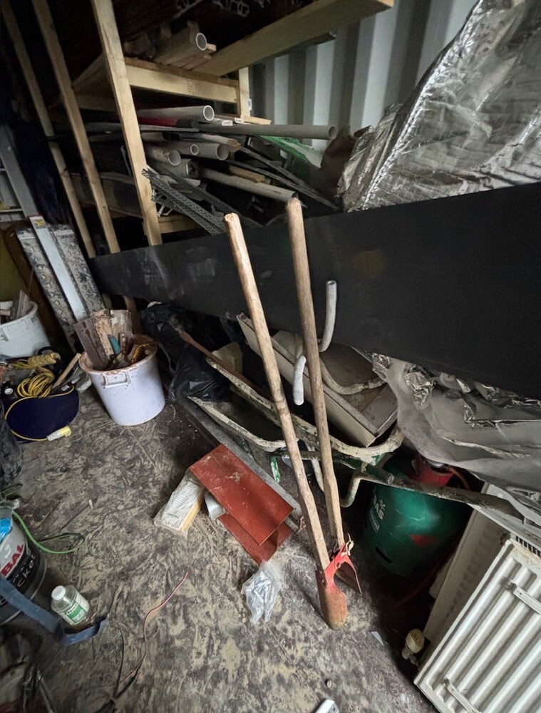 Horsham Self storage unit auction IB-9621