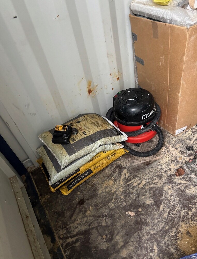 Horsham Self storage unit auction IB-9621