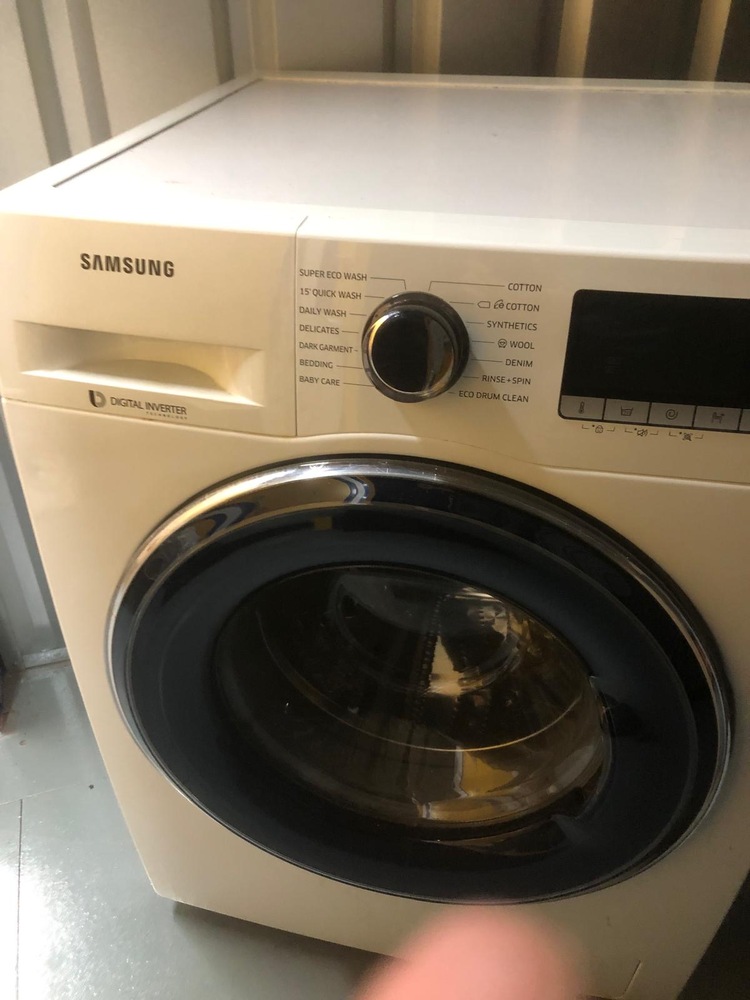 Eastbourne Storage auction IB-5146 70