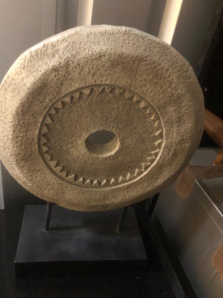 Eastbourne Storage auction IB-5146 70