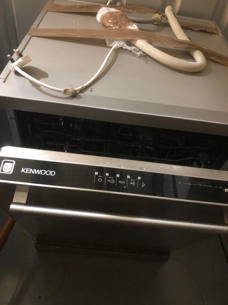 Eastbourne Storage Unit auction IB-5146 62