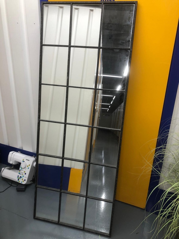 Eastbourne Storage auction IB-5146 70