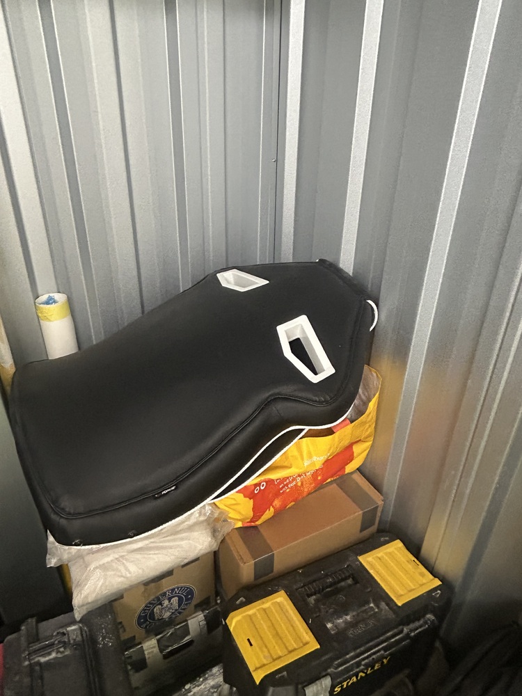 StorageMart Walton-on-Thames  Storage auction IB-8482