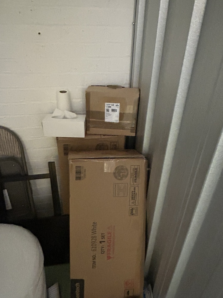 StorageMart Walton-on-Thames  Storage Facility auction IB-2433