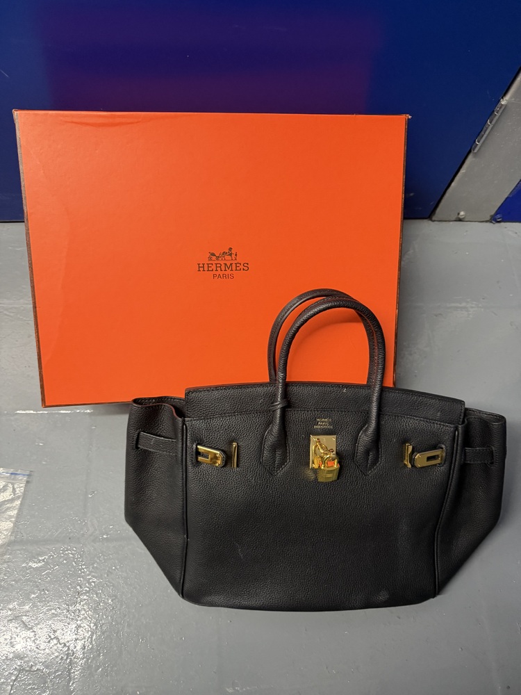 Earls Court Storage Unit auction IB-5176 12