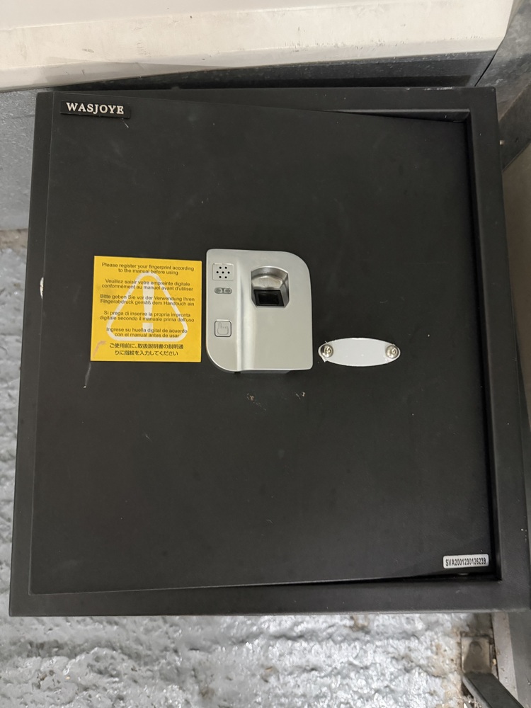 Notting Hill Storage Unit auction IB-9853