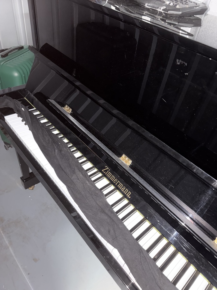 Paddington storage facility unit auction IB-9814