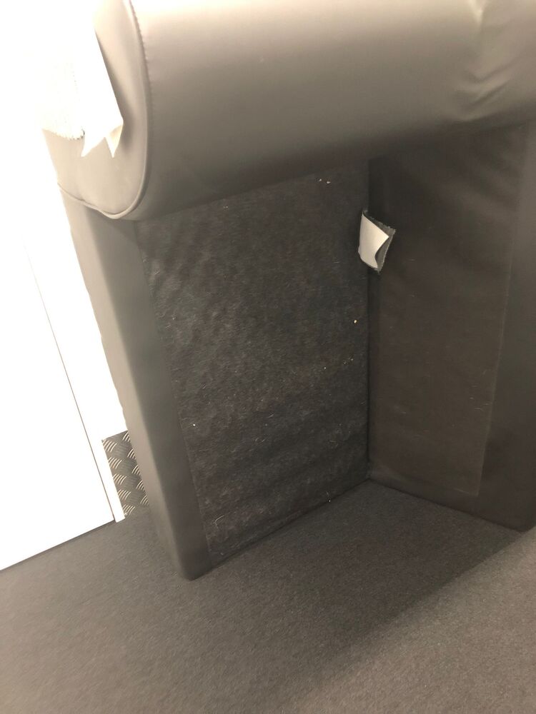 Gainsborough Storage auction IB-3674 40