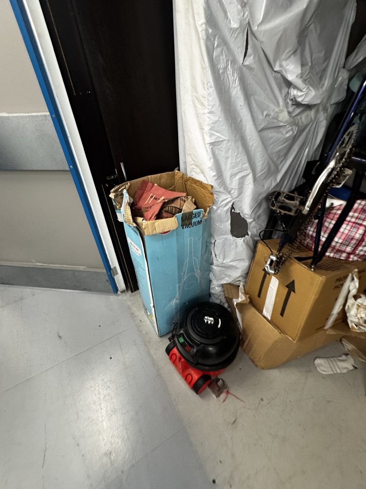 StorageMart Hove Self storage unit auction IB-8355