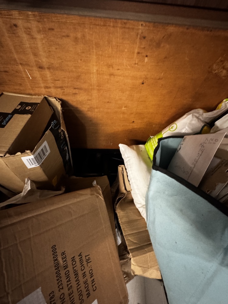 StorageMart Hove Storage Unit auction IB-8355 12