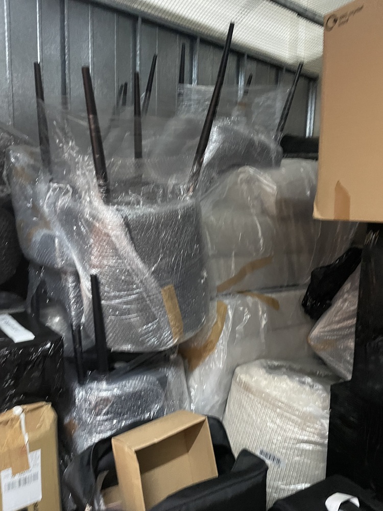 Battersea Park storage facility unit auction IB-9594 16