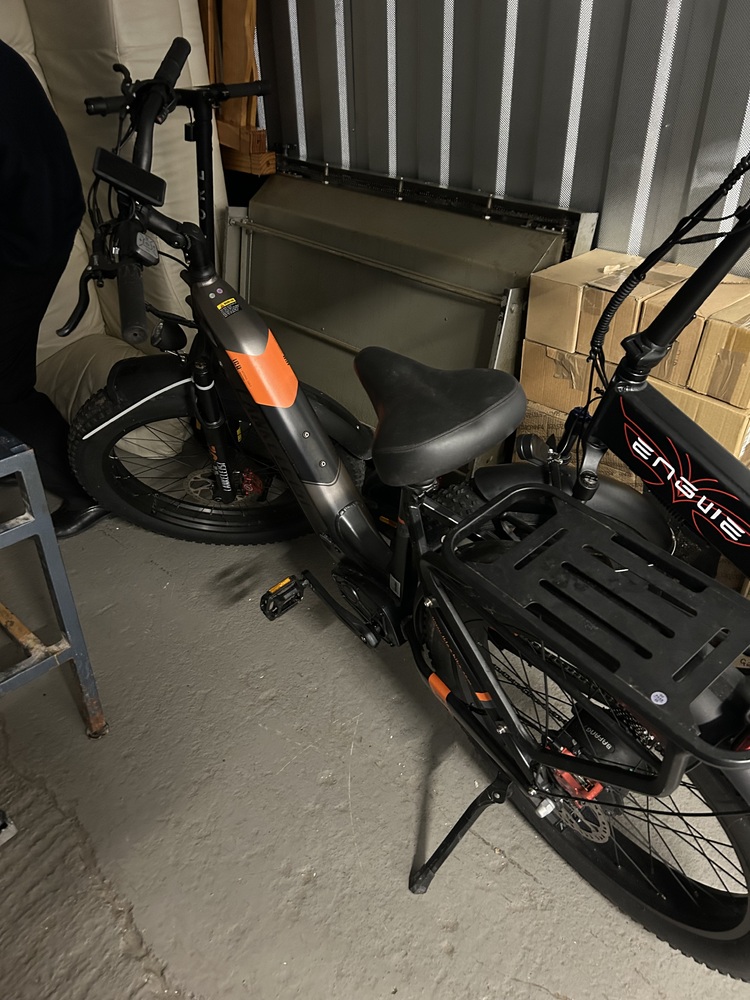 Neasden Self storage unit auction IB-4070