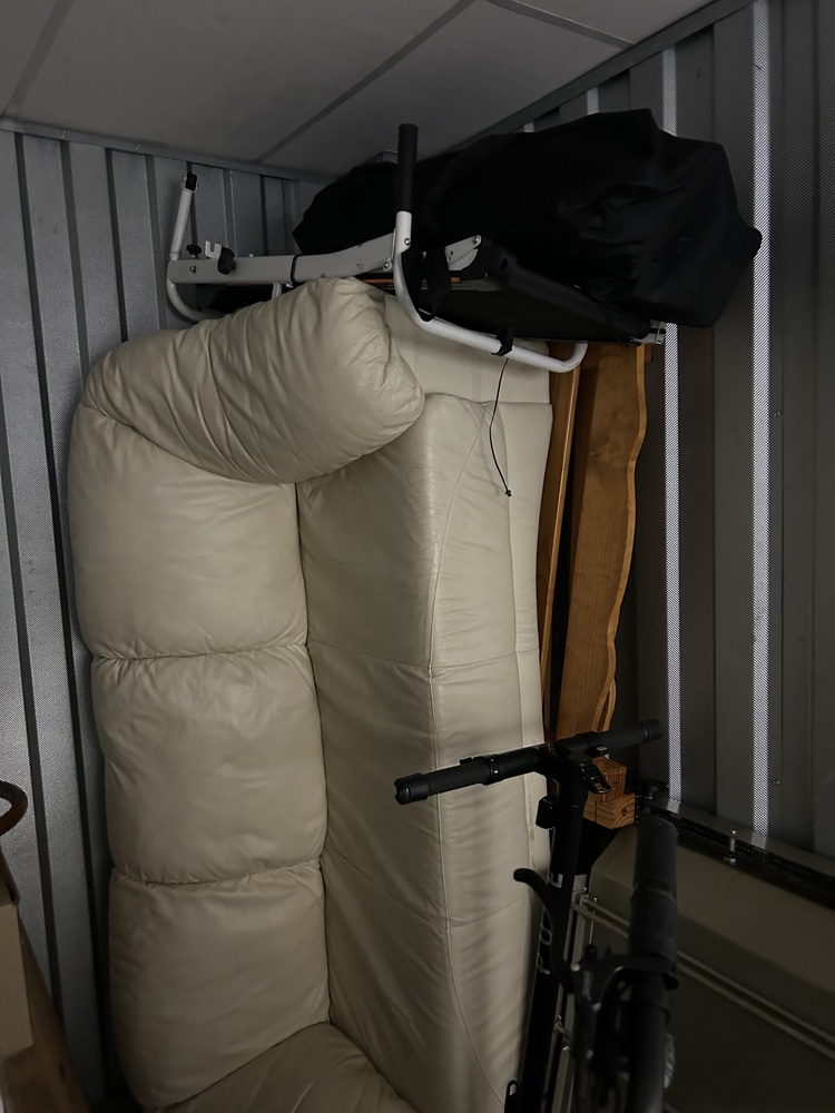 Neasden Storage Unit auction IB-4070 12