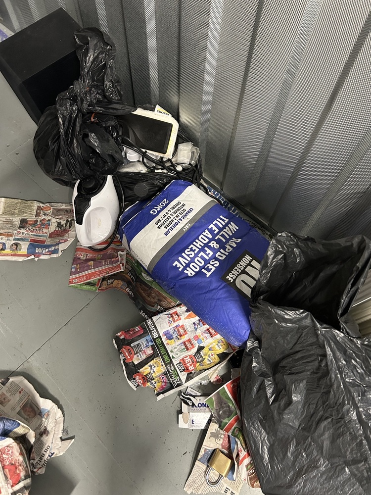 Neasden Self storage unit auction IB-1297